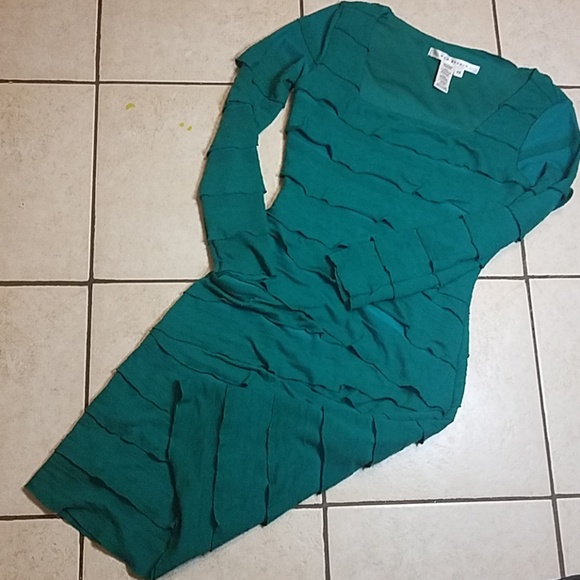 Max Studio 💚 Ruffled Soft Knit Bodycon Dress - Picture 2 of 7